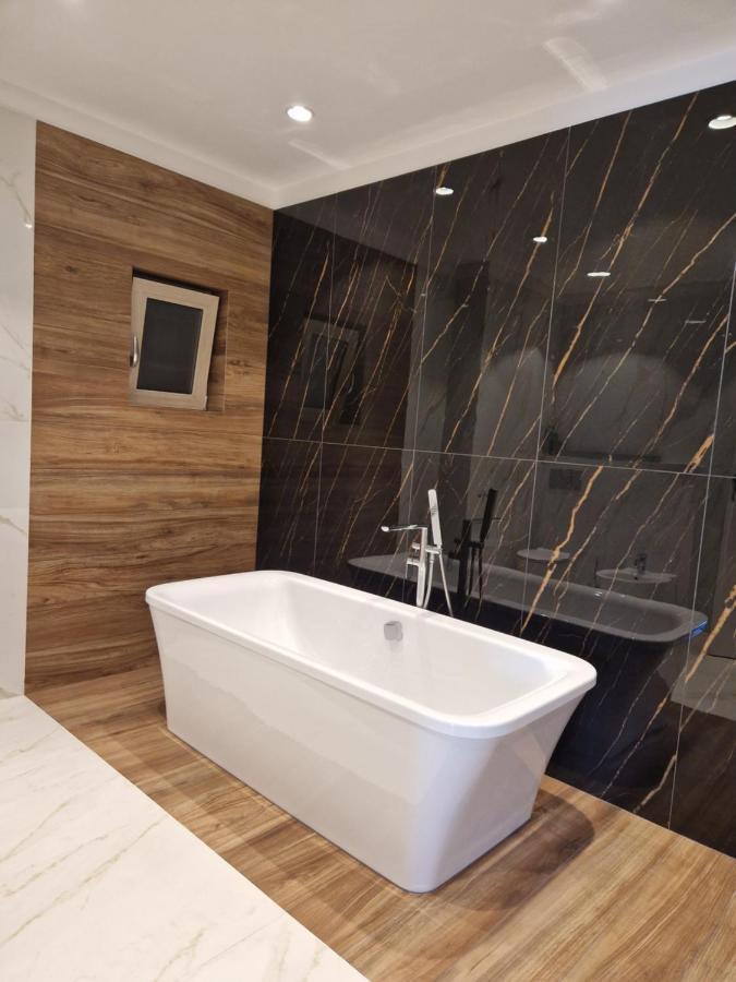 Atlantic Boutique Hotel Targu Mures Ngoại thất bức ảnh