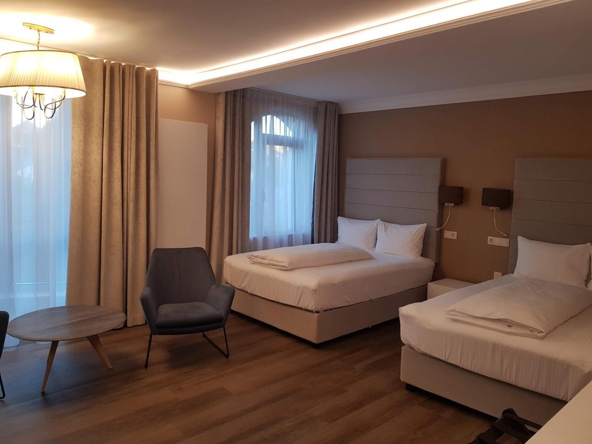 Atlantic Boutique Hotel Targu Mures Ngoại thất bức ảnh