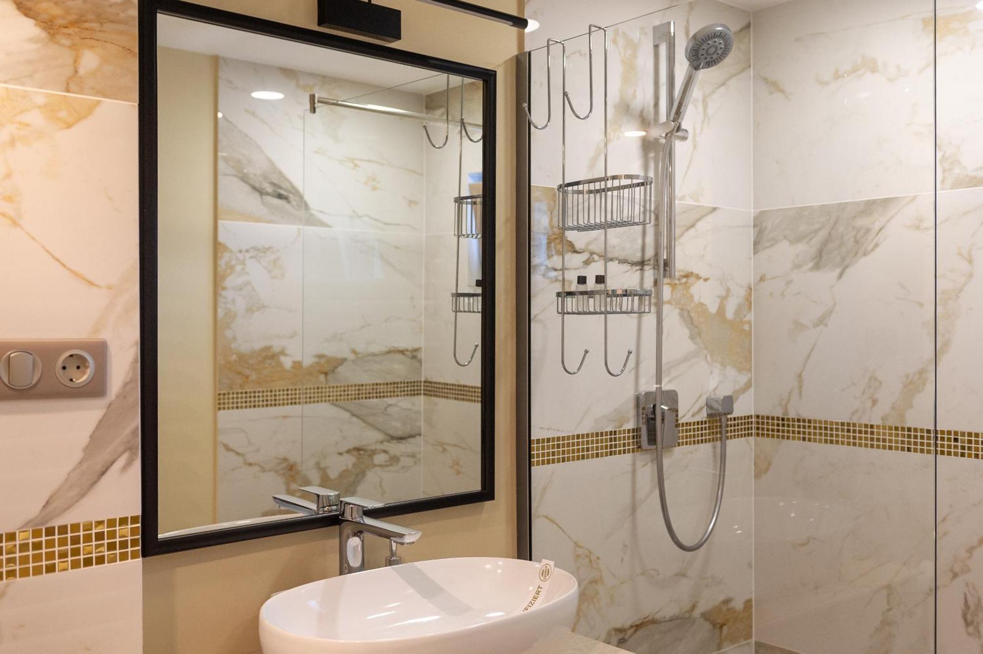 Atlantic Boutique Hotel Targu Mures Ngoại thất bức ảnh